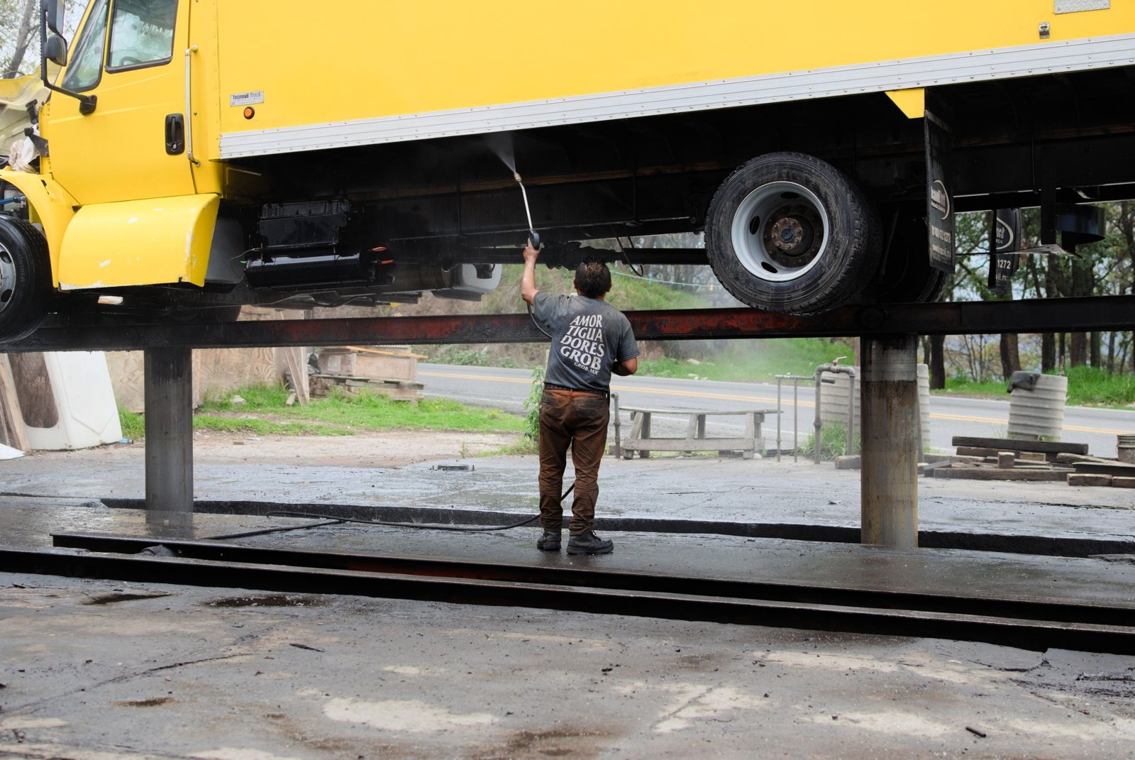 Lavage poids lourds : comment bien entretenir un camion